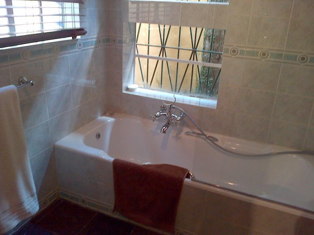 Jubilee Lodge Guest House Johannesburg Oda fotoğraf